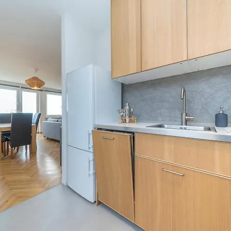 Glow - Opera Lesna * ソポト